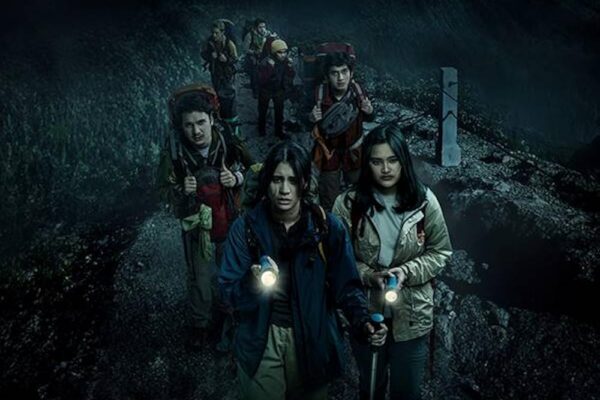 Film Petaka Gunung Gede: Kisah Tragis Gunung Berapi Indonesia